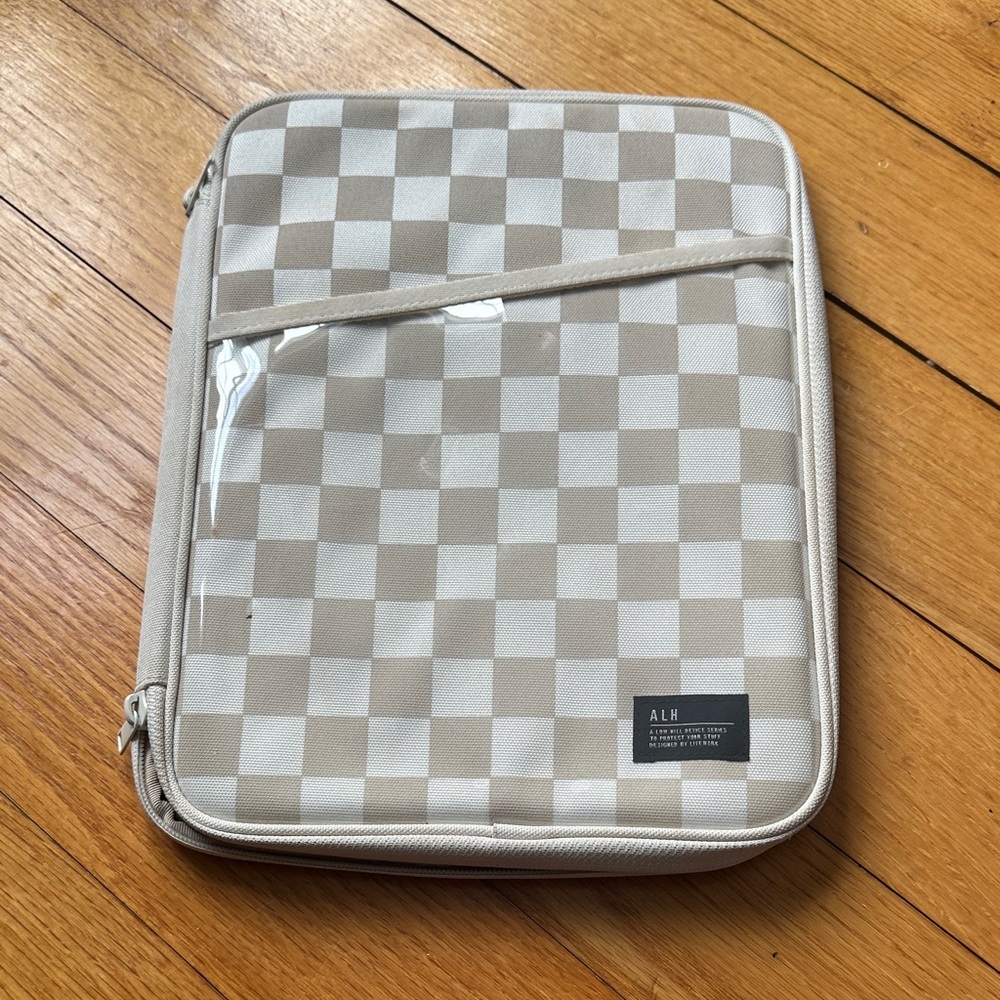 Amazon Beige and White Checkered Organizer